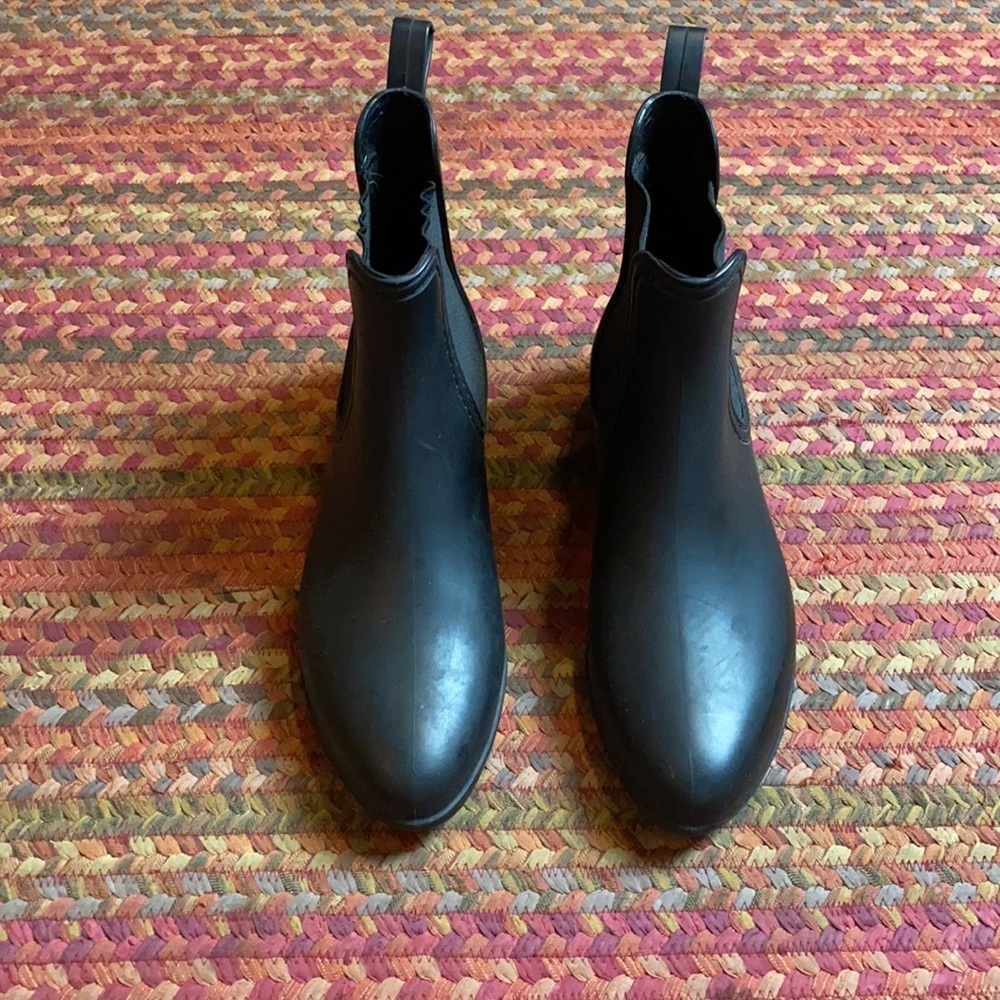 JEFFREY CAMPBELL BLACK CHELSEA SLIP ON RUBBER RAIN BOOTIES